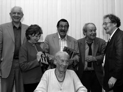 Hanjo Kesting, Ulla Hahn, Günter Grass, Siegfried Lenz, Armin Sandig, Geno Hartlaub (sitzend).